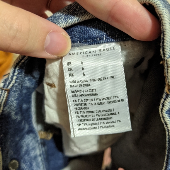 SOLD American Eagle Curvy Ripped Hi-rise Jean Shor - Picture 2 of 3